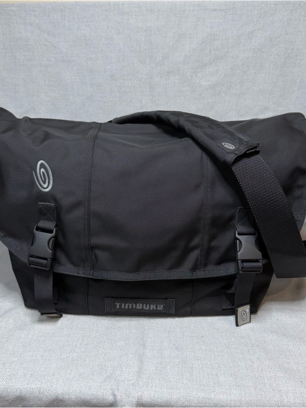 EUC Vintage Timbuk2 Black Nylon Messenger Bag with Adjustable Strap - M